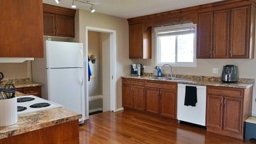300 3 Street North, Marwayne, AB 