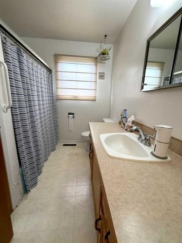 1305 5 Avenue, Wainwright, AB 
