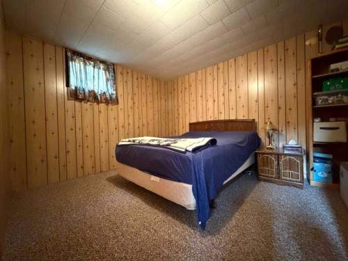 1305 5 Avenue, Wainwright, AB 
