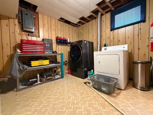 1305 5 Avenue, Wainwright, AB 