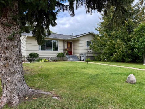 1305 5 Avenue, Wainwright, AB 