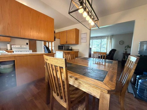 1305 5 Avenue, Wainwright, AB 