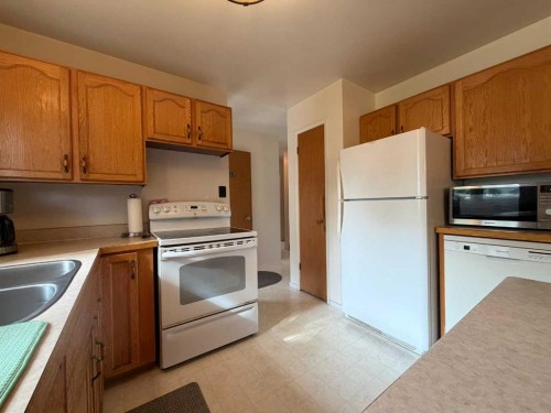 1305 5 Avenue, Wainwright, AB 