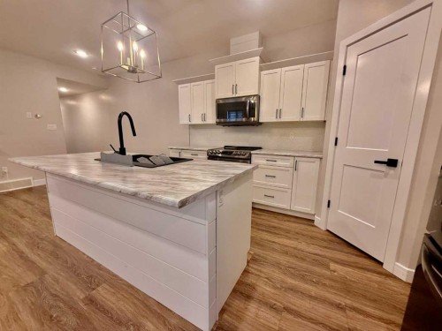 707 9 Avenue, Wainwright, AB 