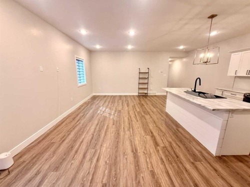 707 9 Avenue, Wainwright, AB 