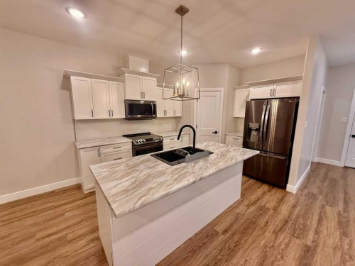 707 9 Avenue, Wainwright, AB 