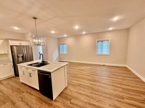 707 9 Avenue, Wainwright, AB 