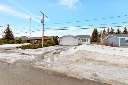 207 3Rd Avenue East, Neilburg, SK 