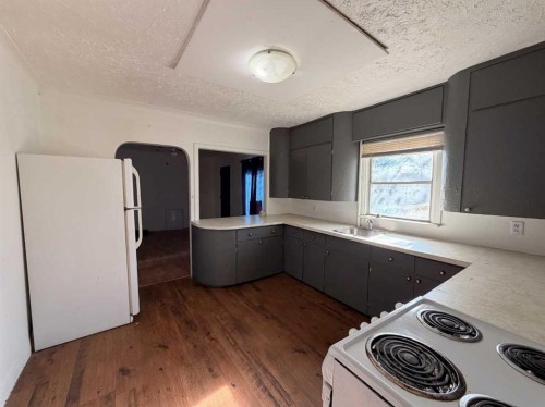 802 6 Avenue, Wainwright, AB 