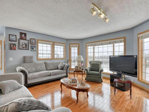 254209 Woodland Road, Rural Rocky View County, AB - Indoor Photo Showing Living Room