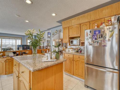 254209 Woodland Road, Rural Rocky View County, AB - Indoor Photo Showing Kitchen