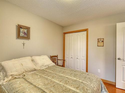 254209 Woodland Road, Rural Rocky View County, AB - Indoor Photo Showing Bedroom