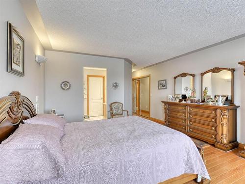 254209 Woodland Road, Rural Rocky View County, AB - Indoor Photo Showing Bedroom