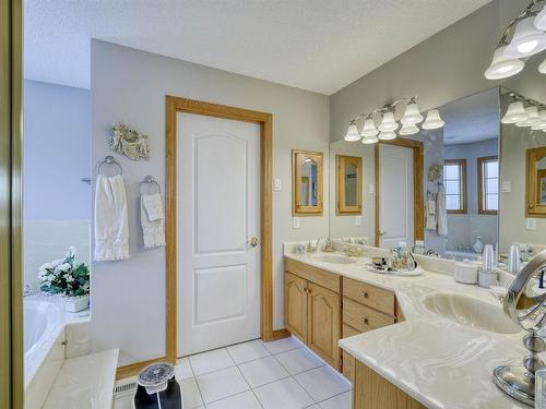 254209 Woodland Road, Rural Rocky View County, AB - Indoor Photo Showing Bathroom