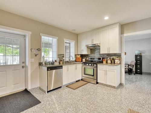 254209 Woodland Road, Rural Rocky View County, AB - Indoor Photo Showing Kitchen