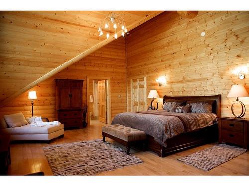 104 White Avenue, Bragg Creek, AB - Indoor Photo Showing Bedroom
