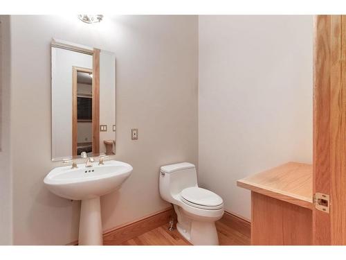 135 Eagle Ridge Drive Sw, Calgary, AB - Indoor Photo Showing Bathroom