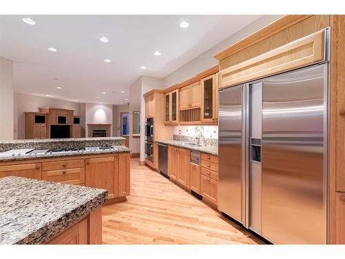 135 Eagle Ridge Drive Sw, Calgary, AB - Indoor Photo Showing Kitchen With Upgraded Kitchen