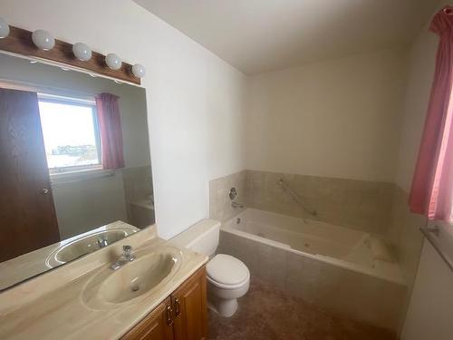 Range Road 254, Rural Vulcan County, AB - Indoor Photo Showing Bathroom