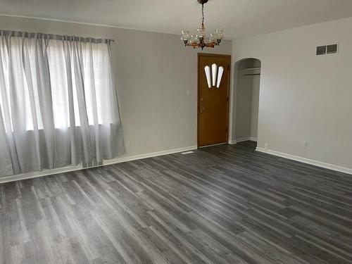 75 Bowdale Crescent Nw, Calgary, AB - Indoor Photo Showing Other Room
