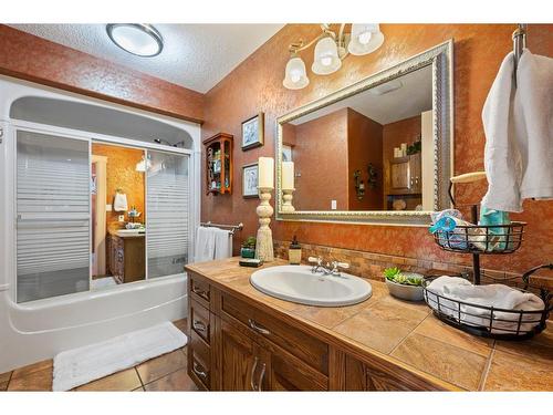 18 205010 Range Road 145, Rural Newell, County Of, AB - Indoor Photo Showing Bathroom