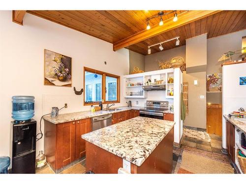 244027 Horizon View Road, Rural Rocky View County, AB - Indoor Photo Showing Kitchen