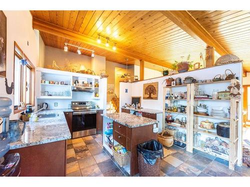 244027 Horizon View Road, Rural Rocky View County, AB - Indoor Photo Showing Kitchen