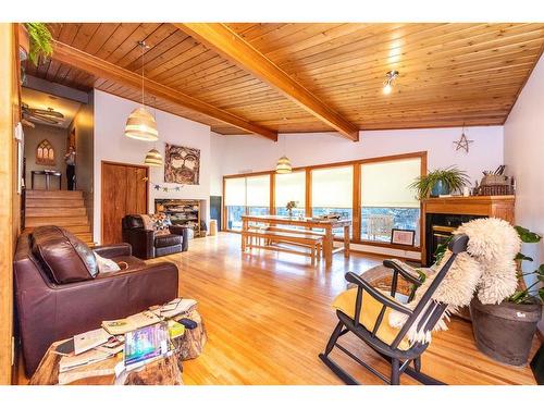 244027 Horizon View Road, Rural Rocky View County, AB - Indoor Photo Showing Living Room