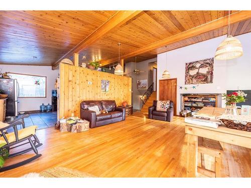 244027 Horizon View Road, Rural Rocky View County, AB - Indoor Photo Showing Living Room