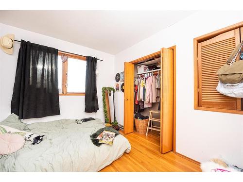 244027 Horizon View Road, Rural Rocky View County, AB - Indoor Photo Showing Bedroom