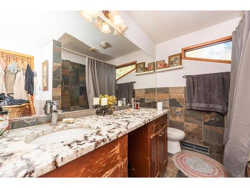 244027 Horizon View Road, Rural Rocky View County, AB - Indoor Photo Showing Bathroom