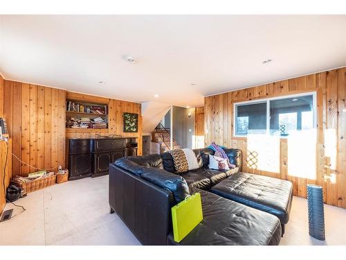 244027 Horizon View Road, Rural Rocky View County, AB - Indoor Photo Showing Living Room