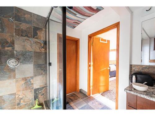 244027 Horizon View Road, Rural Rocky View County, AB - Indoor Photo Showing Bathroom