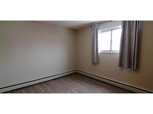 1427 37 Street Sw, Calgary, AB - Indoor Photo Showing Other Room