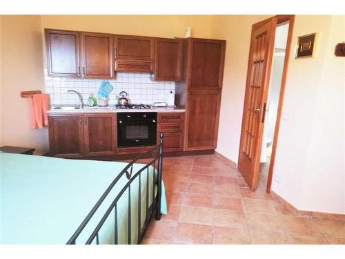 2 Via Fontana Di Leo, Out Of Province_Alberta, AB - Indoor Photo Showing Kitchen