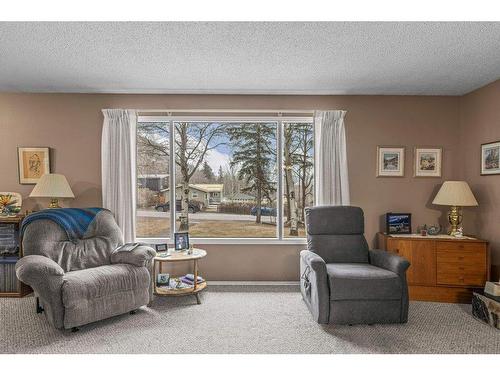 17 Barrier Mountain Drive, Exshaw, AB - Indoor Photo Showing Other Room