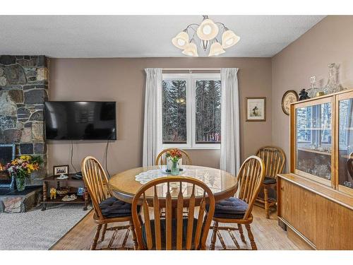 17 Barrier Mountain Drive, Exshaw, AB - Indoor Photo Showing Dining Room