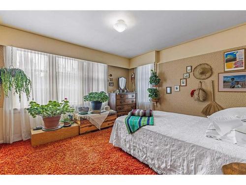 140 Kootenay Avenue, Banff, AB - Indoor Photo Showing Bedroom