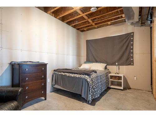 204022 Highway 564, Hussar, AB - Indoor Photo Showing Bedroom
