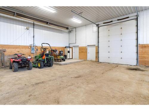 204022 Highway 564, Hussar, AB - Indoor Photo Showing Garage