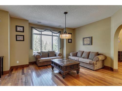 298077 218 Street West, Rural Foothills County, AB - Indoor Photo Showing Living Room