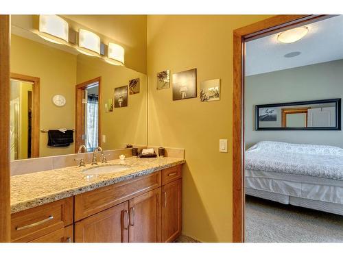 298077 218 Street West, Rural Foothills County, AB - Indoor Photo Showing Bedroom