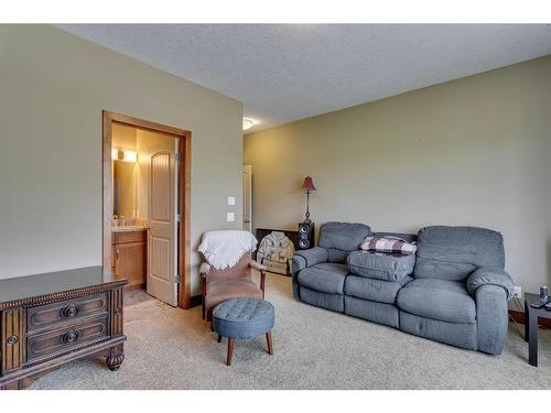 298077 218 Street West, Rural Foothills County, AB - Indoor Photo Showing Living Room