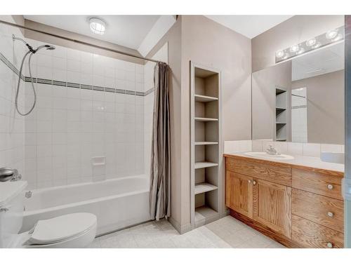 7C Otter Lane, Banff, AB - Indoor Photo Showing Bathroom