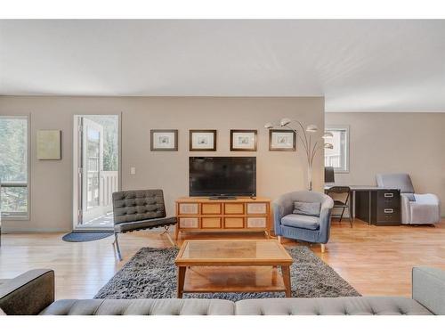 7C Otter Lane, Banff, AB - Indoor Photo Showing Living Room