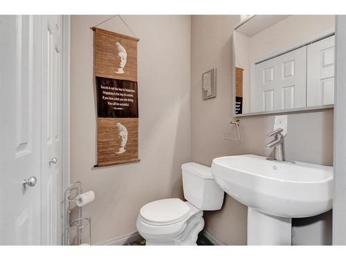 7C Otter Lane, Banff, AB - Indoor Photo Showing Bathroom