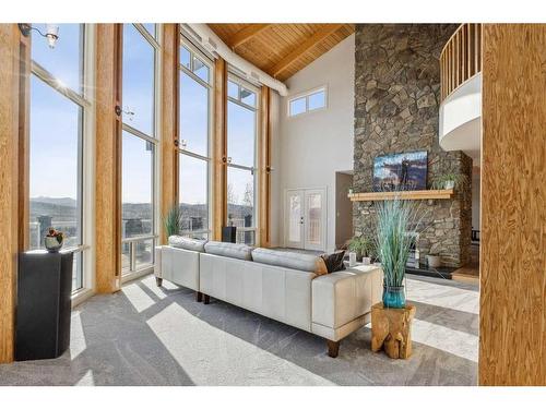 304075 549 Highway, Rural Foothills County, AB - Indoor Photo Showing Kitchen