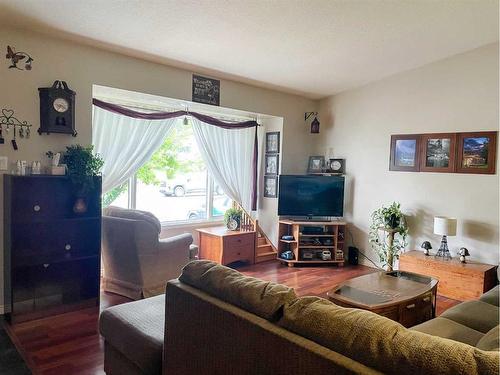 5322 43 Street, Cold Lake, AB - Indoor Photo Showing Living Room