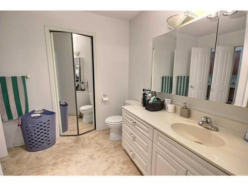 25039 A & B Township Road 542, Marwayne, AB - Indoor Photo Showing Bathroom