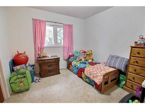 25039 A & B Township Road 542, Marwayne, AB - Indoor Photo Showing Bedroom